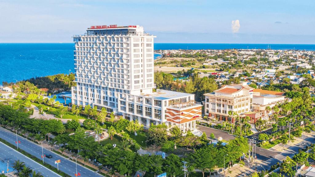 Long thuận hotel & resort
